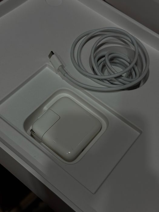 Apple macbook air 2020 M1 chip