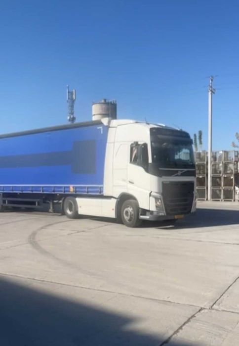 Тягач VOLVO 2018 г. и полуприцеп SCHMITZ 2016 г.