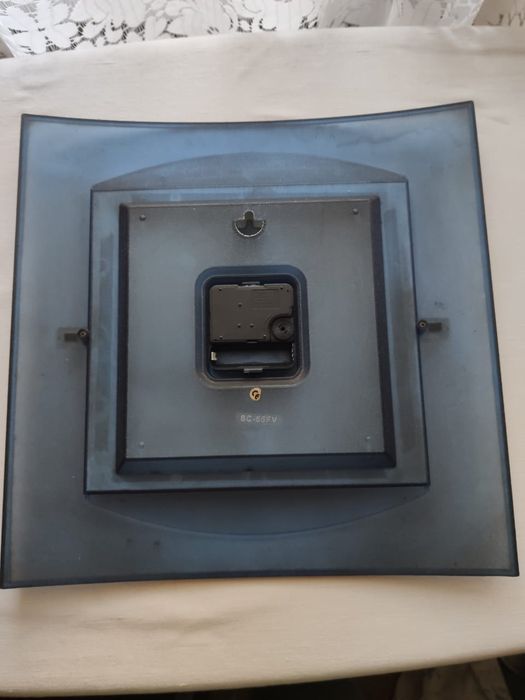 Часы настенные квадратные