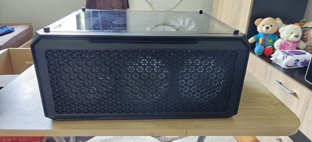 Vând carcasă Gaming AlphaGear Runesmith Black