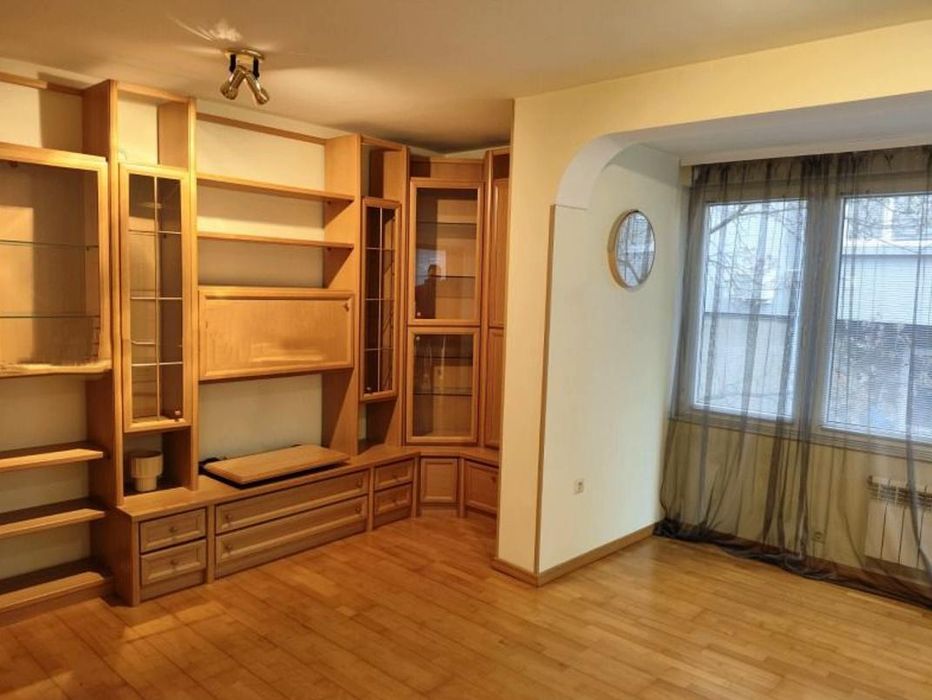 Дава се под наем Двустаен апартамент в София, Изток - 65 кв.м за 598.23 € - Снимка #1