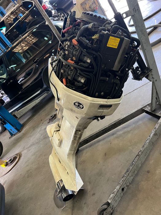 Извънбордови двигател Evinrude Е-tec 225 cv