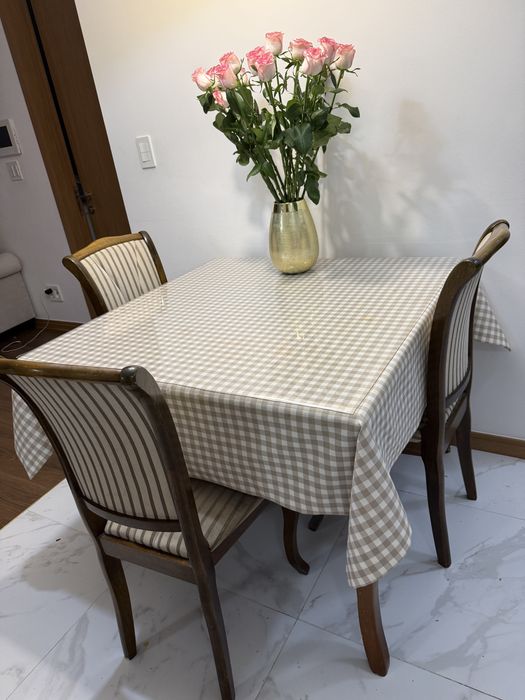 Продам стол и 3 стула + скатерть