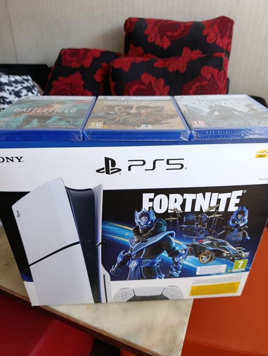 ЧИСТО НОВ PlayStation 5 Slim (Disc Edition) + 3 Запечатани Игри (Fortnite Bundle)