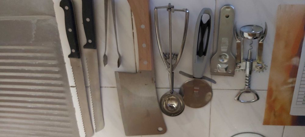 Продавам прибори за кухня