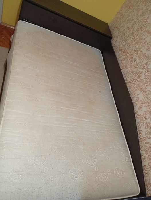 Приста с матрак и ракла.