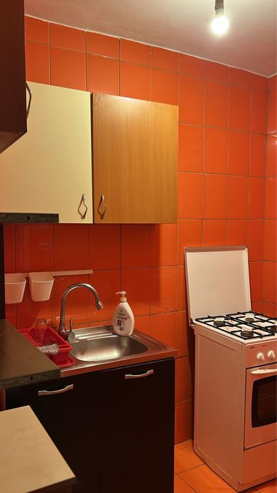 Inchiriez garsoniera vis-a-vis METROU Lujerului