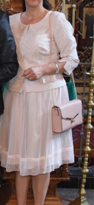 Costum roz pudră