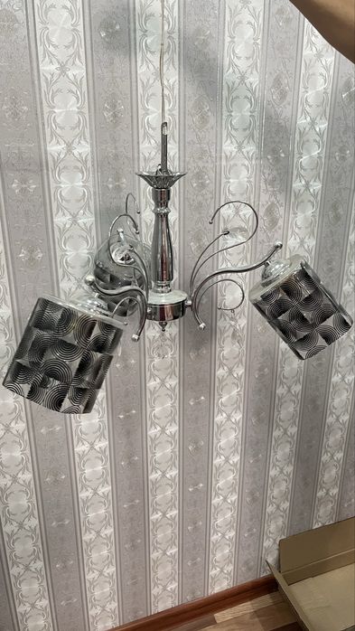 продам люстру срочно