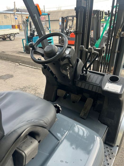 Вилочный погрузчик Ниссан