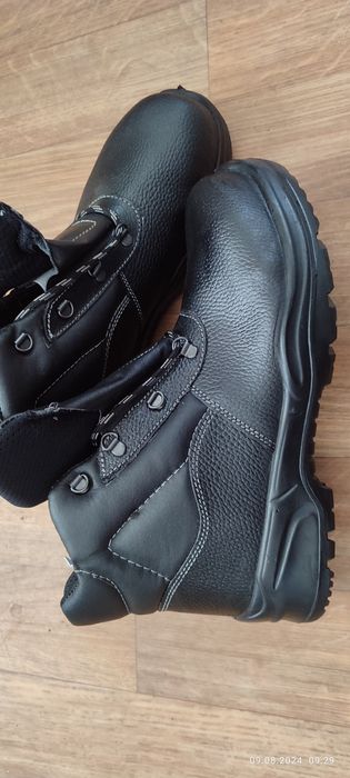 Продам новые рабочие ботинки 44р.