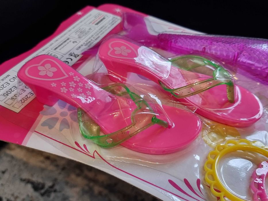 Papusa Barbie sirena cu accesorii si saboti fetite