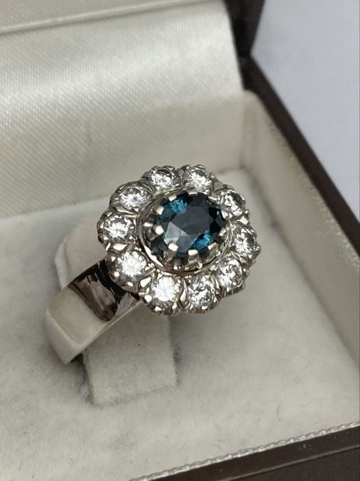 Inel aur alb 18kt.cu safir si diamante