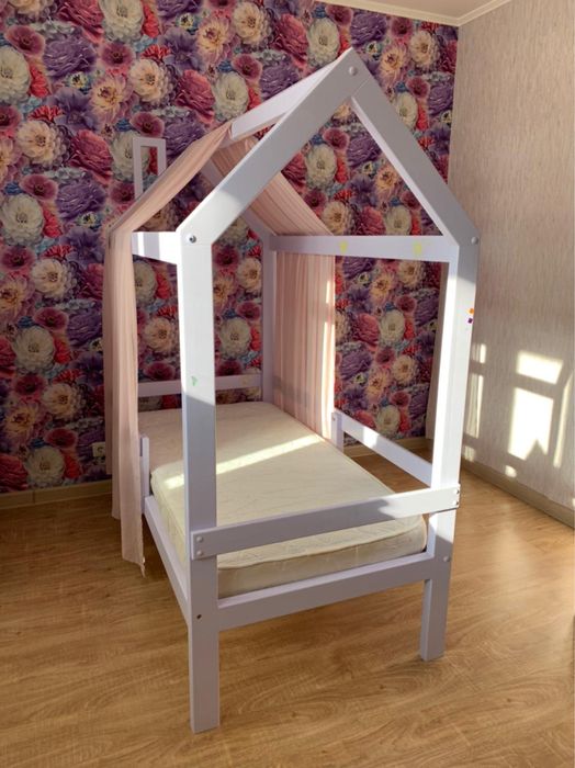 Кровать домик
