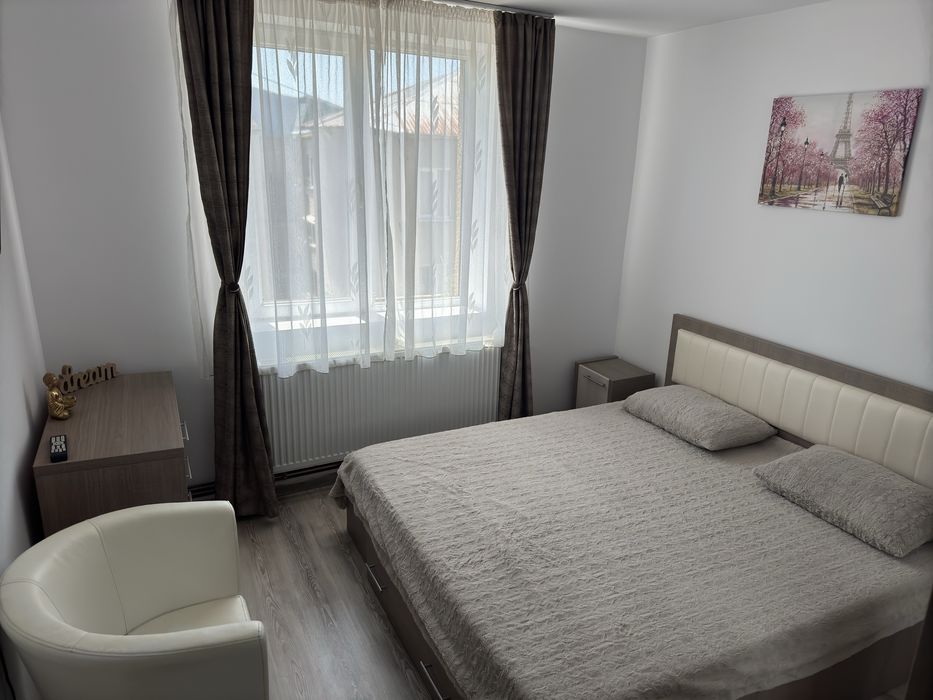 Vand Apartament 2 camere-zona Rotunda-Campulung.Mobilat si utilat.