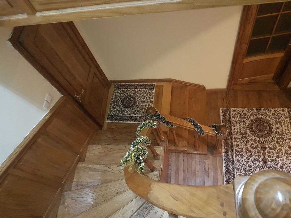 3 х этажный добротный дом 8, 9 соток