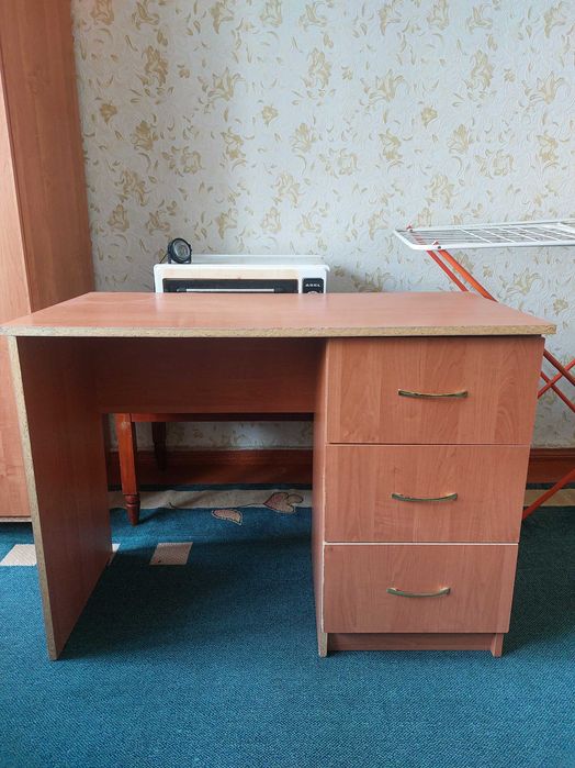 Отдам бесплатно письменный стол
