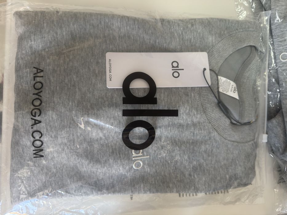 Продается спортивне костюмы alo yoga