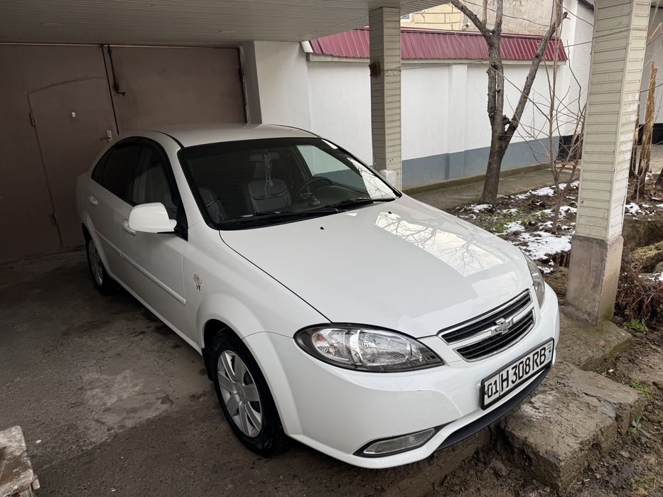 Jentra мошинаси сотилади