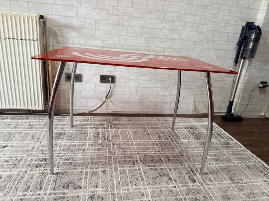 Стол стекляный кухонный