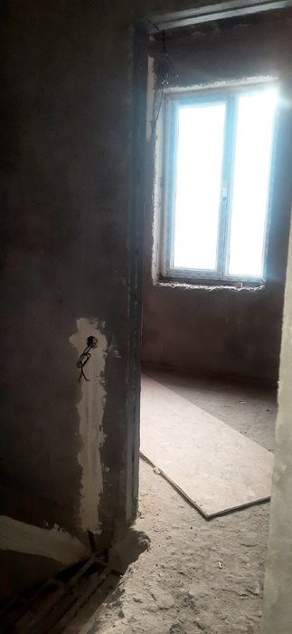 Uy sotiladi 1 etaj va -1 etaj duplex