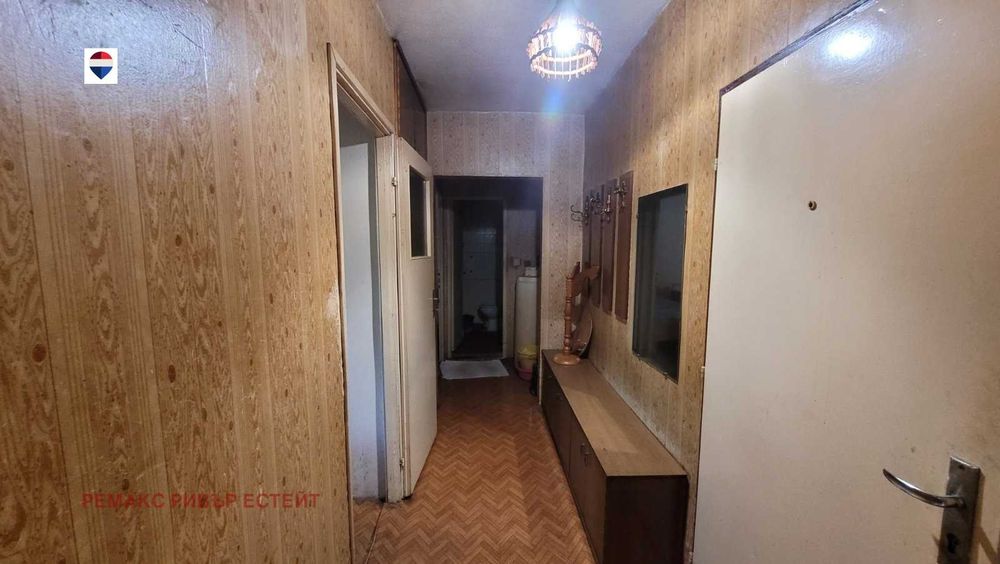 Двустаен апартамент за продажба кв. Родина 1