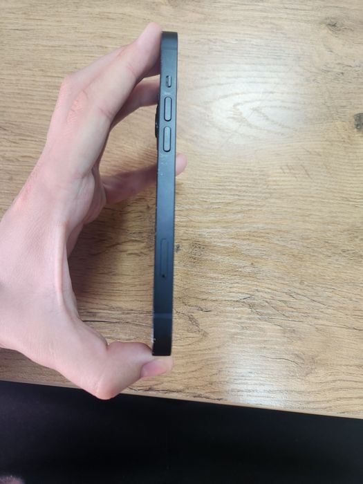 iPhone 13 Midnight (qora)