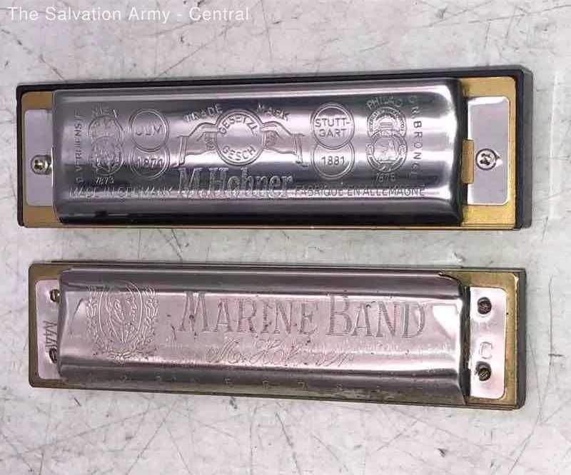 Губные гармошки M. Hohner Marine Band № 1896 и Big River Harp.