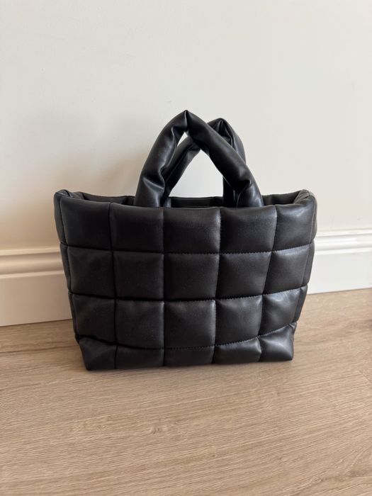 Черна дамска чанта тип „puffer“