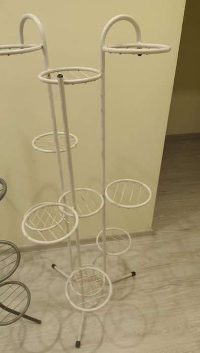 Два броя цветарници