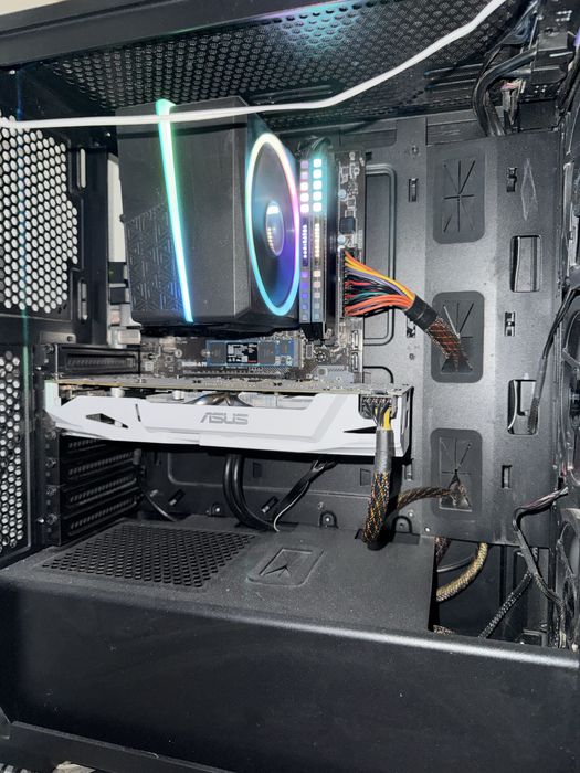 Pc ganing ryzen 3600xt 32 gb ram dominator
