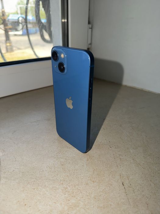 iPhone 13 128гб акб 72 % без ремонта без вскрывание коробка имеется