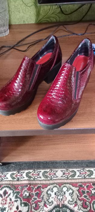 Продаю женские новые туфли
