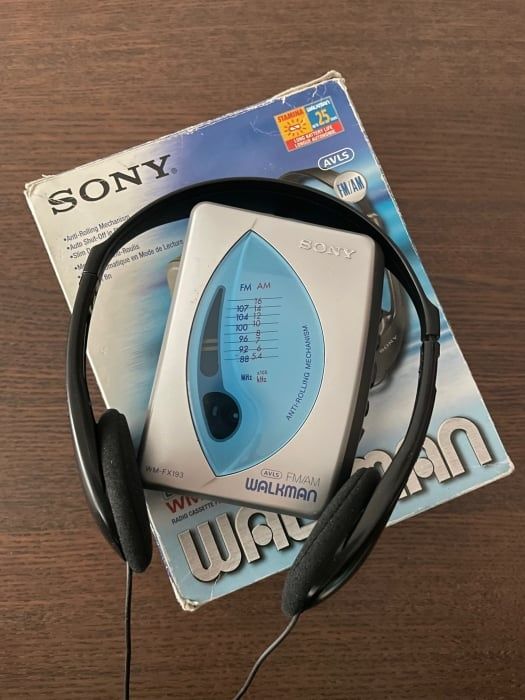Casti + Stereo Sony Walkman AM FM
