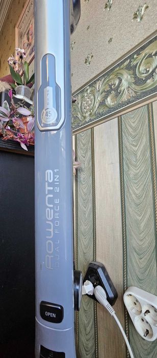 Вертикална безжична прахосмукачка Rowenta Dual Force 2 in 1