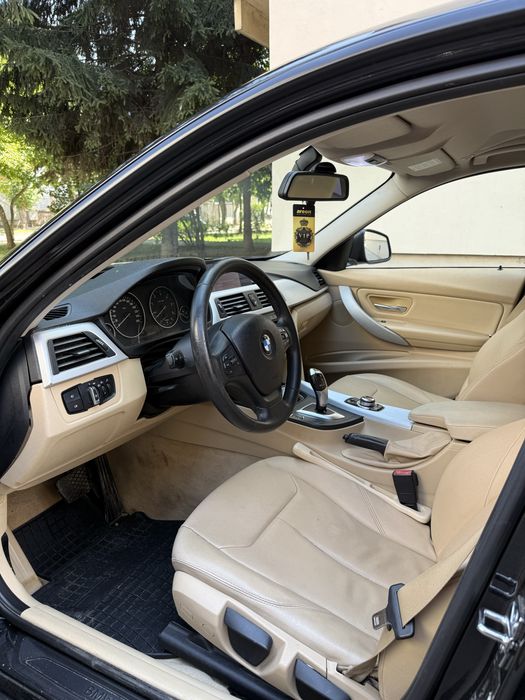 BMW SERIA 3 f30 2012 automat 318d