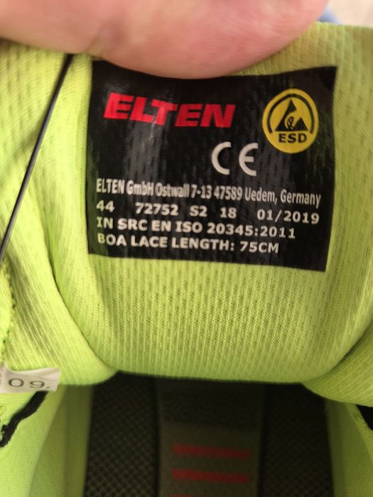 работни обувки с метално бомбе