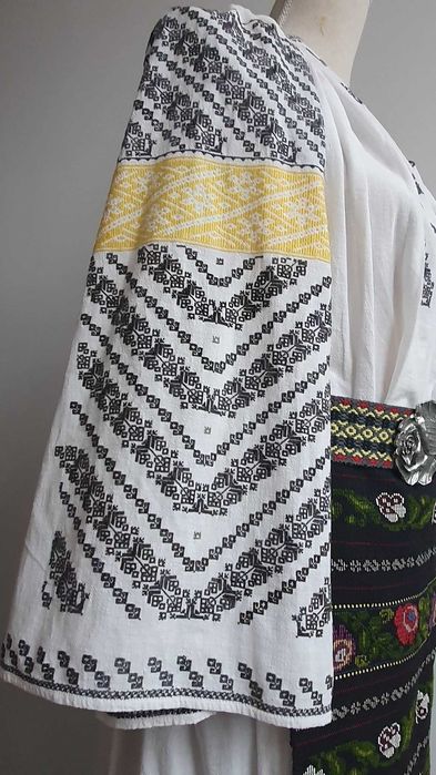 REDUCERE PRET 25%! Costum popular/ie/camasa cu poala, catrinte/fote/so