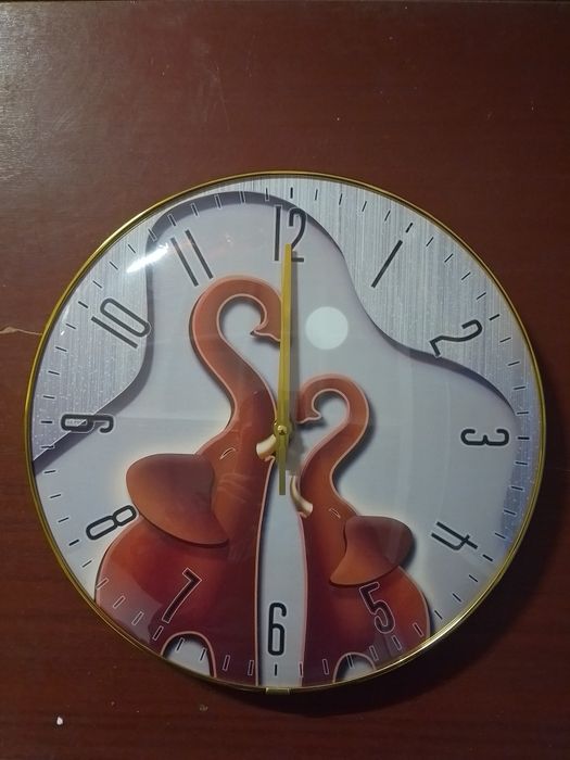 Стенен часовник-прликан