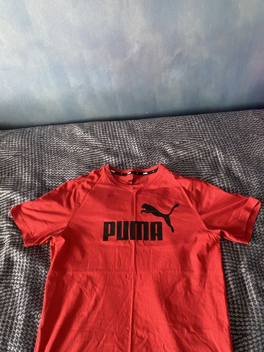 Tricou puma de culoare rosie marime S aproape nefolosit