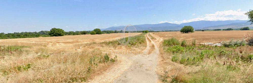 Продава се Земеделски имот в с. Златитрап, Област Пловдив -  кв.м за 11858 €/дка - Снимка #1