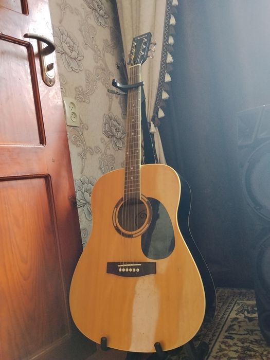 Продам Гитару Veston d-40