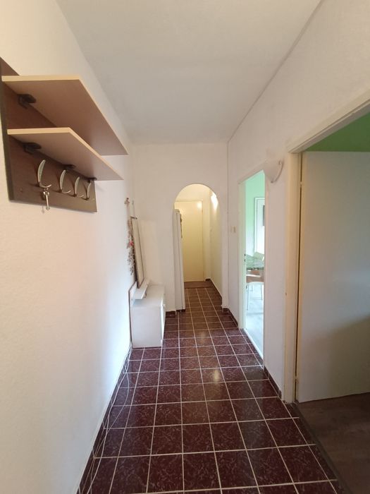 Частно лице отдава под наем 2+кухня