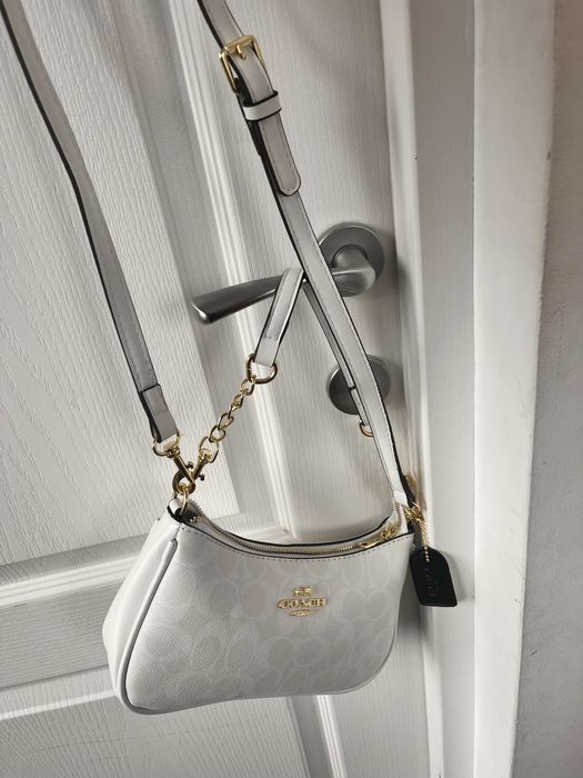 White Women’s Handbag Coach– Very Good Condition