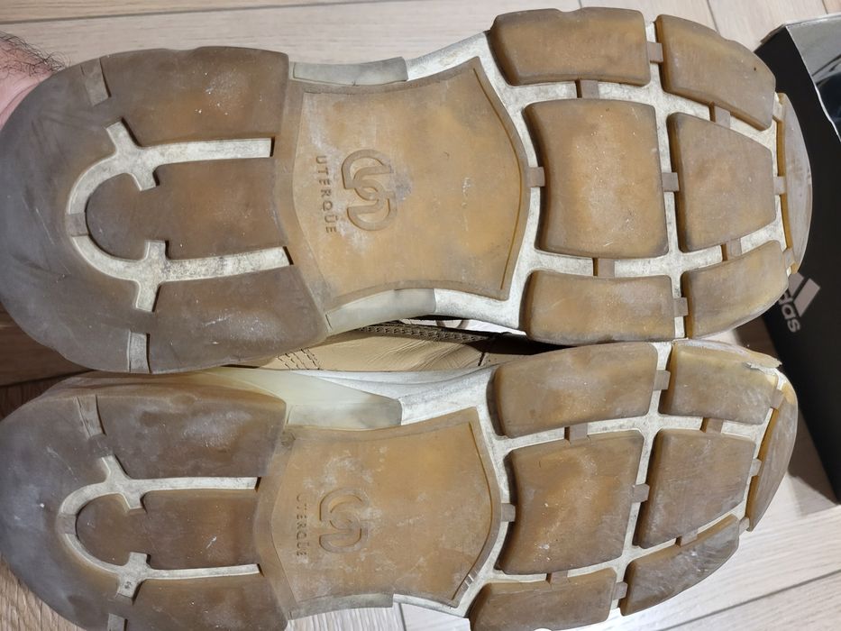 Продаются кроссовки Uterque