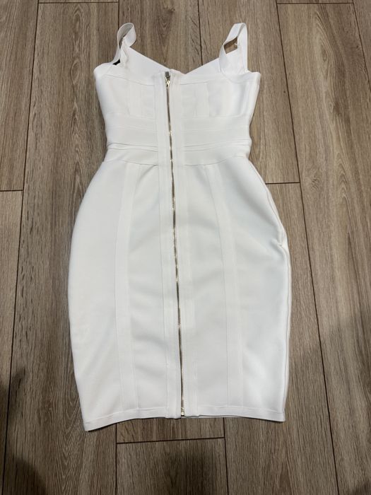 Бяла бандажна рокля