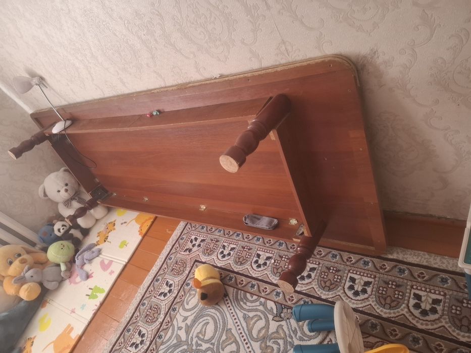 Прдам стулья 14 штук, стол 2 метр
