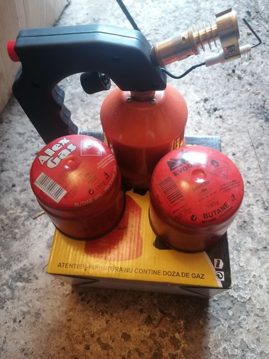 Lampa cu gaz pentru lupt, cu aprindere piezoelectrica