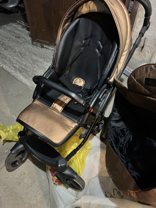 Продам коляску детскую 3 в 1