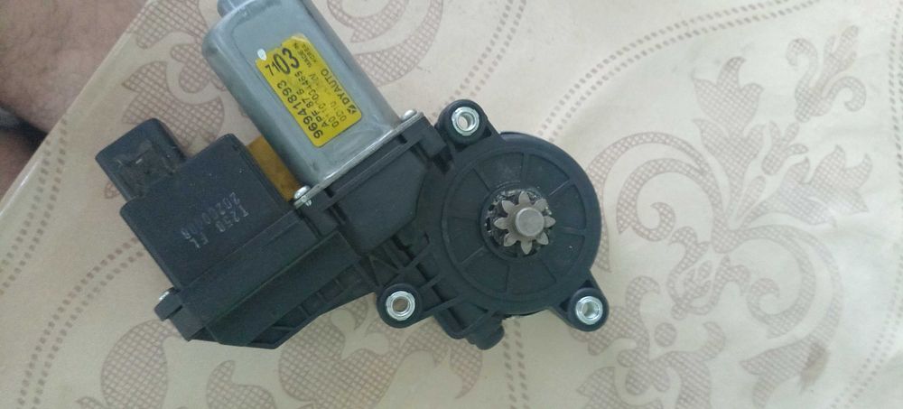 Стеклоподёмник Нехиа 3 автомат